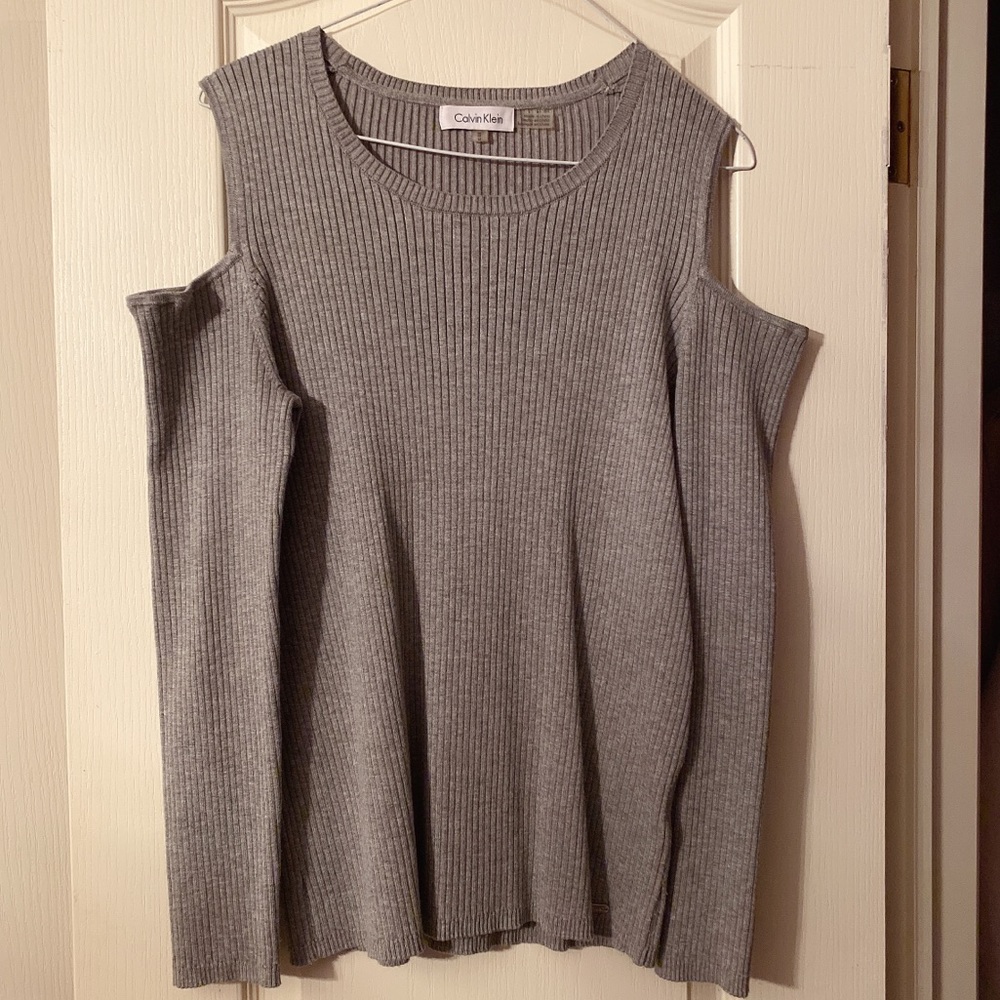 Calvin Klein cold shoulder knit top in gray M